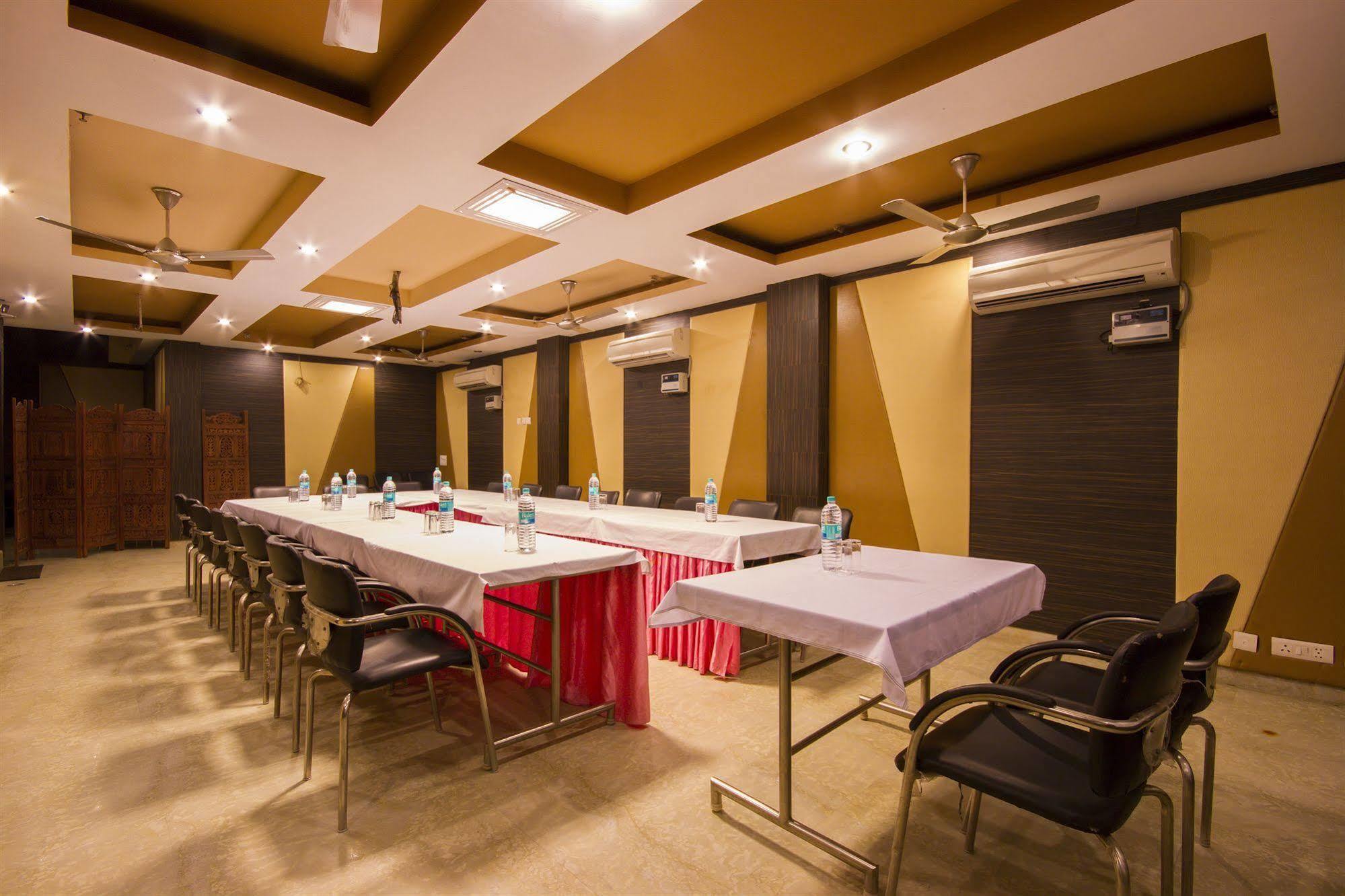 דלהי Hotel Sunstar Heights מראה חיצוני תמונה